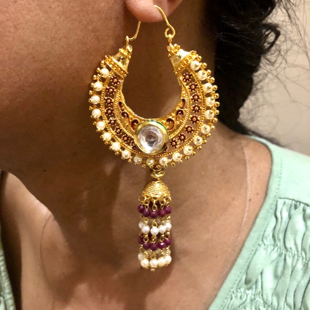 BRAND NEW antique gold tone earrings with beads